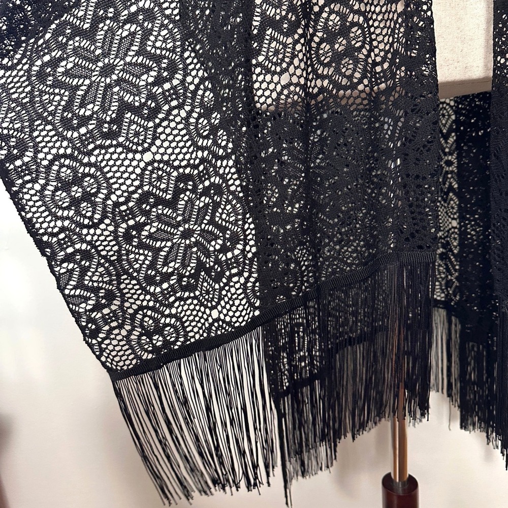 VTG Black Crochet Lace Kimono Fringe Swim Cover Up Boho Festival Whimsigoth OS - Picture 5 of 8